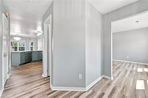 Entry Way - 52 Locksley Dr, Hampton, VA 23666 photo 2 of 6