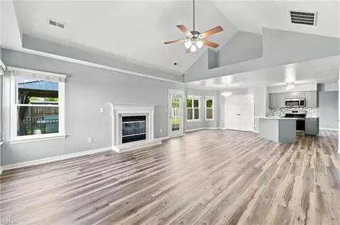 Living - 52 Locksley Dr, Hampton, VA 23666 photo 5 of 8