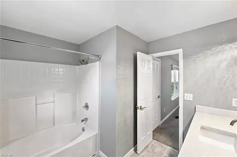 Bath - 52 Locksley Dr, Hampton, VA 23666 photo 4 of 7