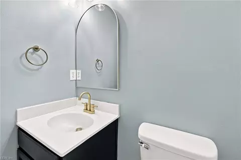 Bath - 52 Locksley Dr, Hampton, VA 23666 photo 2 of 7
