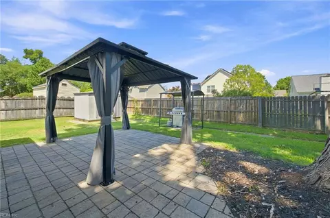 Exterior - 52 Locksley Dr, Hampton, VA 23666 photo 2 of 3