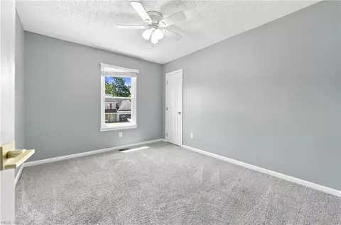 Bedroom - 52 Locksley Dr, Hampton, VA 23666 photo 1 of 9