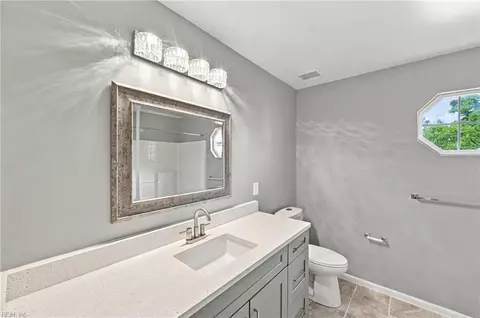 Bath - 52 Locksley Dr, Hampton, VA 23666 photo 3 of 7