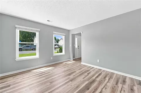 Living - 52 Locksley Dr, Hampton, VA 23666 photo 8 of 8