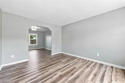 Living - 52 Locksley Dr, Hampton, VA 23666 photo 2 of 8