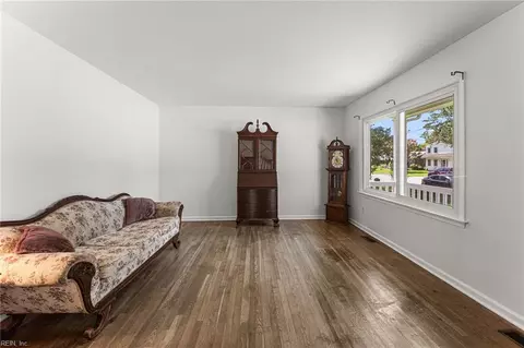 Living - 1 Garrett Dr, Hampton, VA 23669 photo 2 of 5