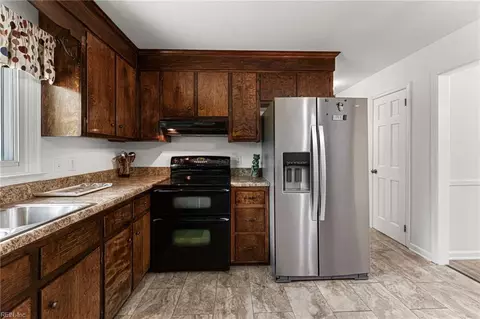 Kitchen - 1 Garrett Dr, Hampton, VA 23669 photo 2 of 3