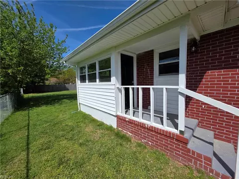 Exterior - 303 Dover Rd, Hampton, VA 23666 photo 4 of 7
