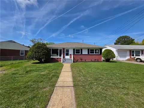 Exterior - 303 Dover Rd, Hampton, VA 23666 photo 2 of 7