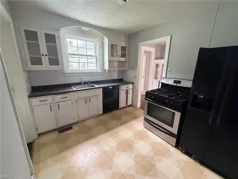 Kitchen - 165 Commodore Dr, Norfolk, VA 23503 photo 1 of 2