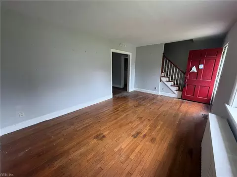 Living - 165 Commodore Dr, Norfolk, VA 23503 photo 1 of 4