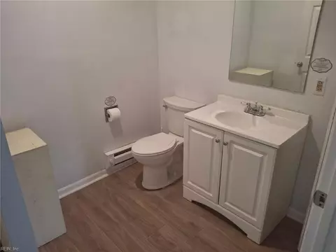 Bath - 27 E Mellen St, Hampton, VA 23663 photo 2 of 2