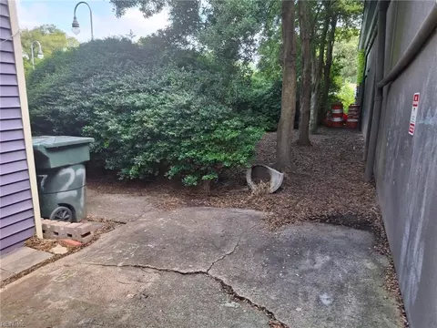 Exterior - 27 E Mellen St, Hampton, VA 23663 photo 3 of 11