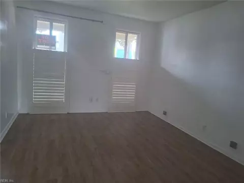 Living - 27 E Mellen St, Hampton, VA 23663 photo 1 of 2
