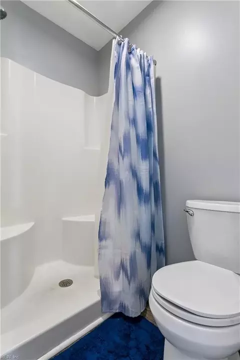 Bath - 121 Springdale Way, Hampton, VA 23666 photo 4 of 4