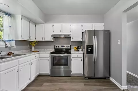 Kitchen - 121 Springdale Way, Hampton, VA 23666 photo 3 of 5
