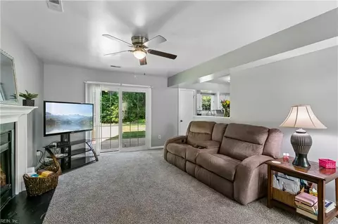 Living - 121 Springdale Way, Hampton, VA 23666 photo 2 of 3