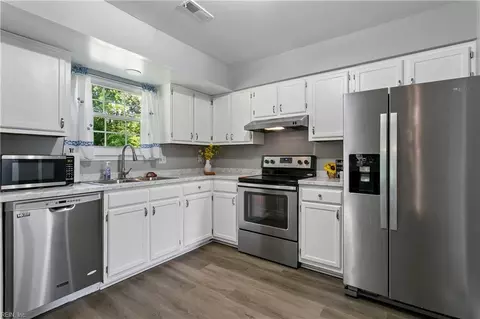 Kitchen - 121 Springdale Way, Hampton, VA 23666 photo 4 of 5