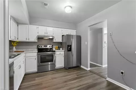 Kitchen - 121 Springdale Way, Hampton, VA 23666 photo 2 of 5