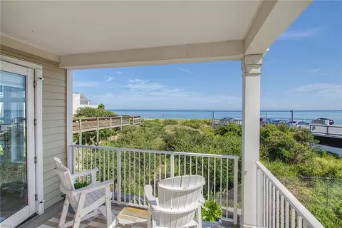3800 Dupont Cir #206, Virginia Beach, VA 23455