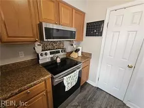 Entry Way - 3202 Clover Rd E, Chesapeake, VA 23321 photo 4 of 4