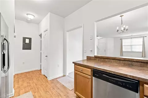 Entry Way - 1535 Hambledon Loop, Chesapeake, VA 23320 photo 2 of 4