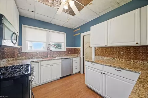 Kitchen - 154 Alleghany Rd, Hampton, VA 23661 photo 1 of 2
