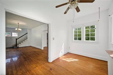 Living - 154 Alleghany Rd, Hampton, VA 23661 photo 3 of 6