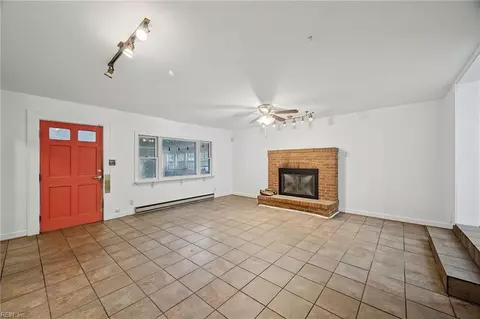 Living - 154 Alleghany Rd, Hampton, VA 23661 photo 6 of 6