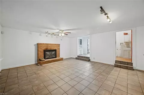 Living - 154 Alleghany Rd, Hampton, VA 23661 photo 5 of 6