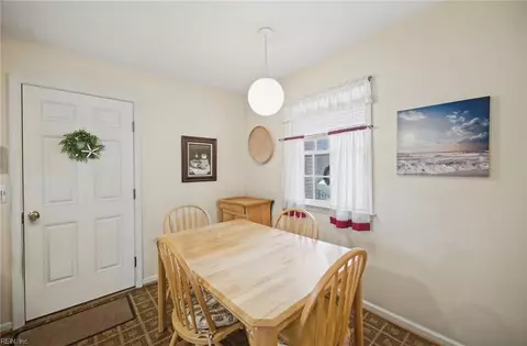 Dining - 6 Redman Ct, Hampton, VA 23669 photo 3 of 4