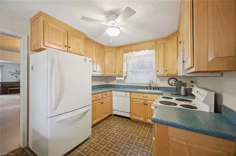 Kitchen - 6 Redman Ct, Hampton, VA 23669 photo 1 of 2