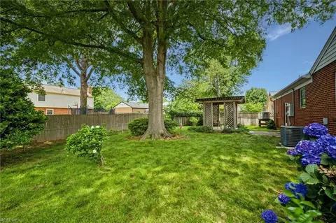 Exterior - 6 Redman Ct, Hampton, VA 23669 photo 8 of 10