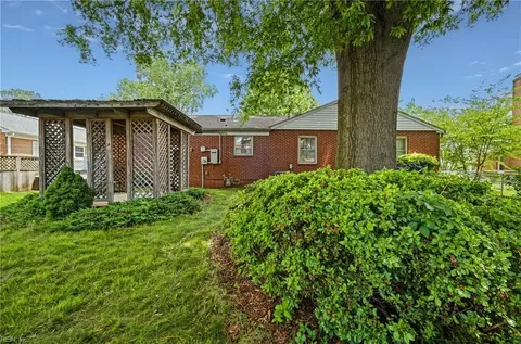 Exterior - 6 Redman Ct, Hampton, VA 23669 photo 7 of 10
