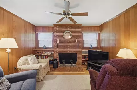 Living - 6 Redman Ct, Hampton, VA 23669 photo 3 of 3
