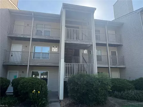 566 Candle Ln #301, Newport News, VA 23608