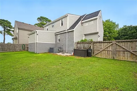 Exterior - 1129 Hazel Ave, Chesapeake, VA 23325 photo 8 of 10