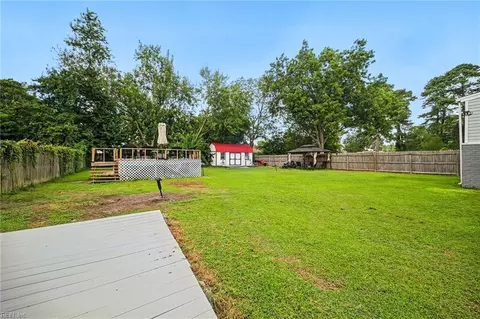 Exterior - 1129 Hazel Ave, Chesapeake, VA 23325 photo 4 of 10