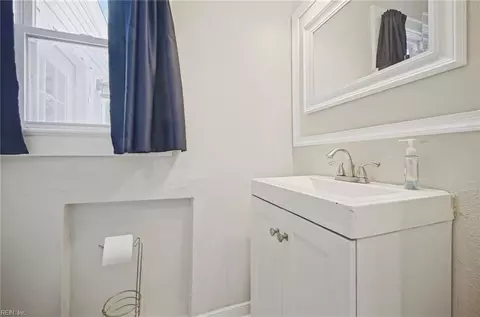 Bath - 1129 Hazel Ave, Chesapeake, VA 23325 photo 6 of 10