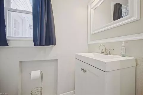 Bath - 1129 Hazel Ave, Chesapeake, VA 23325 photo 4 of 10