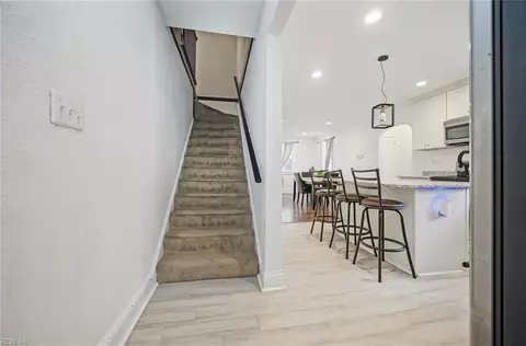 Entry Way - 1129 Hazel Ave, Chesapeake, VA 23325 photo 4 of 6