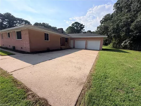 Exterior - 10 C C Spaulding Dr, Hampton, VA 23666 photo 3 of 7