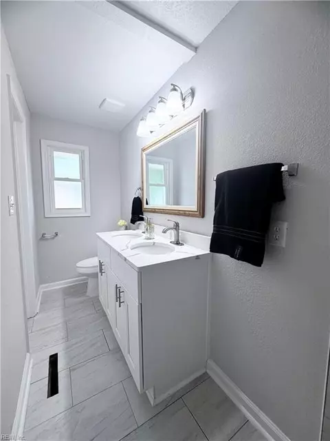 Bath - 10 C C Spaulding Dr, Hampton, VA 23666 photo 2 of 6