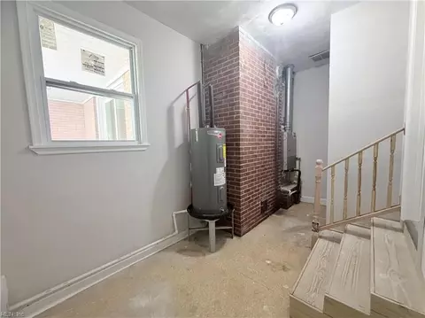 Entry Way - 10 C C Spaulding Dr, Hampton, VA 23666 photo 3 of 3
