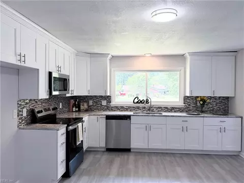 Kitchen - 10 C C Spaulding Dr, Hampton, VA 23666 photo 1 of 3