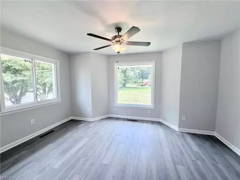Living - 10 C C Spaulding Dr, Hampton, VA 23666 photo 6 of 7