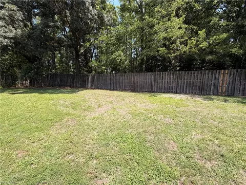 Exterior - 10 C C Spaulding Dr, Hampton, VA 23666 photo 6 of 7