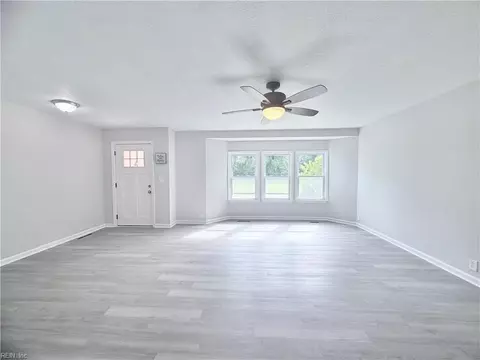 Living - 10 C C Spaulding Dr, Hampton, VA 23666 photo 1 of 7