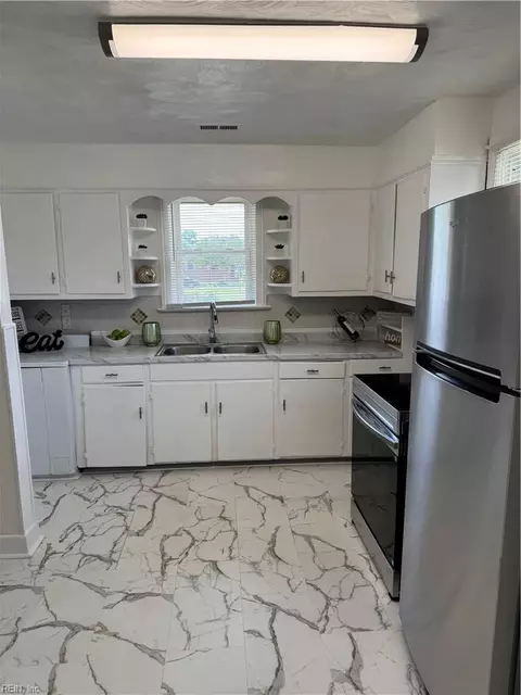 2801 Mapleton Ave, Norfolk, VA 23504 photo 2