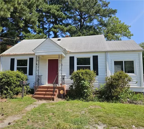 8 Fairview Cir S, Portsmouth, VA 23702
